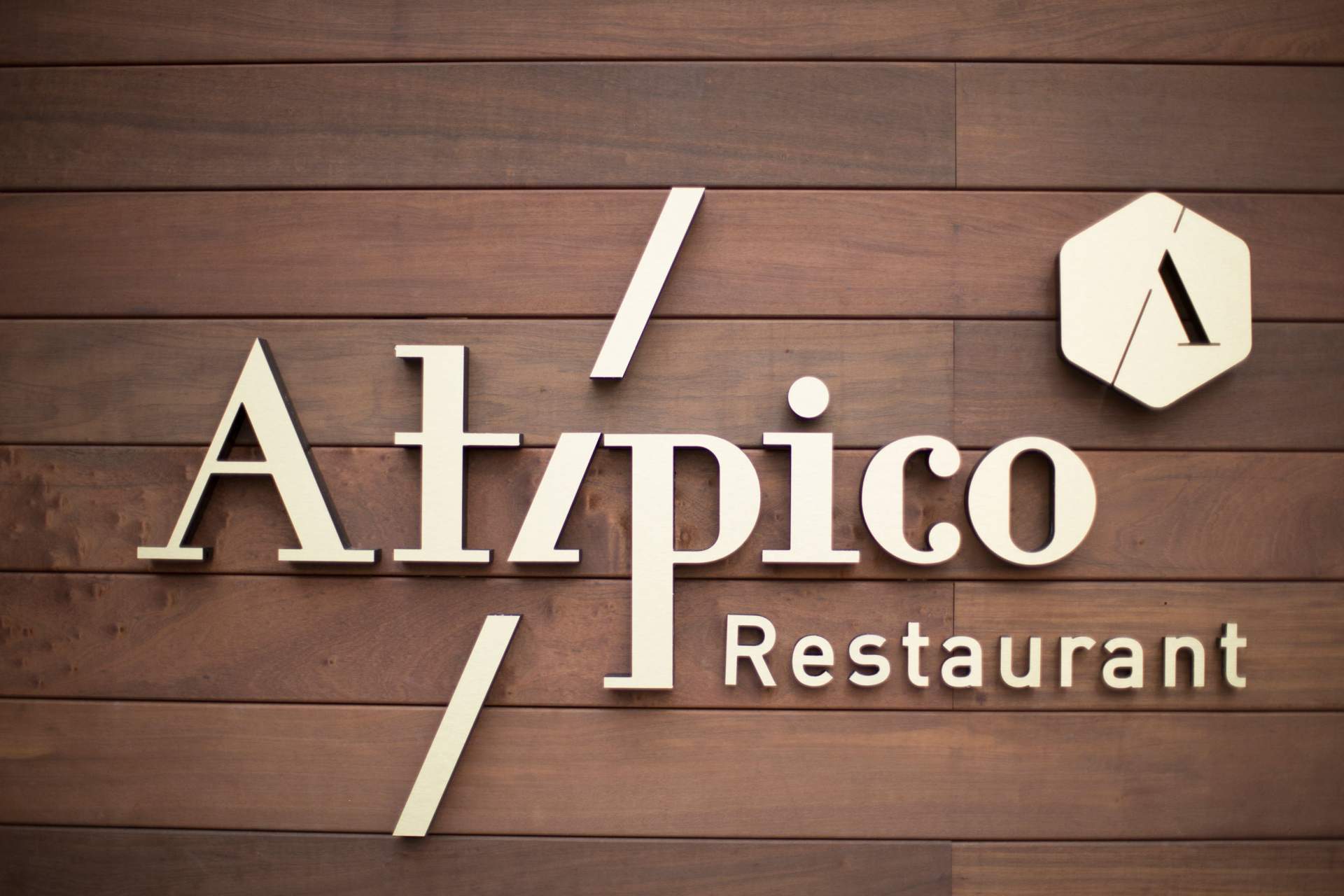 Création de marque pour le restaurant Atipico